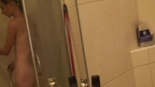 Amateur girlfriend fingers herself while taking a shower ypuporn