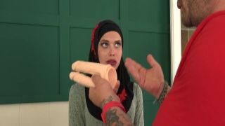 Macarena Lewis A Woman In Hijab Needs To Use Both Holes bokep binatang