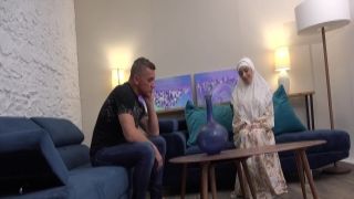 Safira Yakkuza Hot Wife In Hijab Has A Sexy Surprise For Her Husband in HD preity zinta xxx