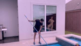 yinyleon Freaky Hot stepmom Teases pool guy get a Profound Anal Fuck phim sex trung quoc
