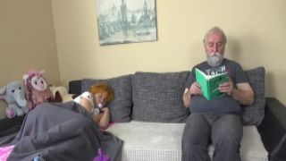Old perv gets off with girl with glasses muscle mommy porn