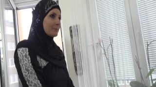 Hot Muslim woman doing extra cleaning bdsm portal